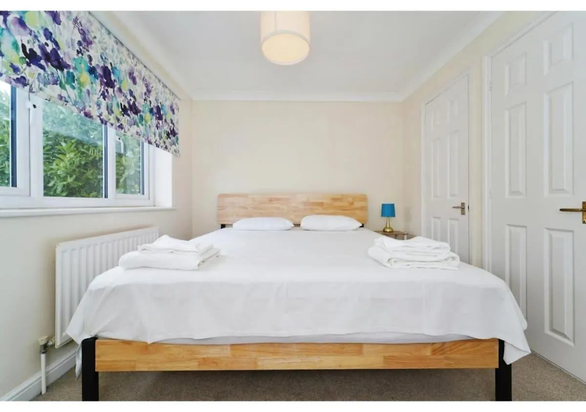 Charming Uxbridge 3Br Home With Parking Semesterbostad