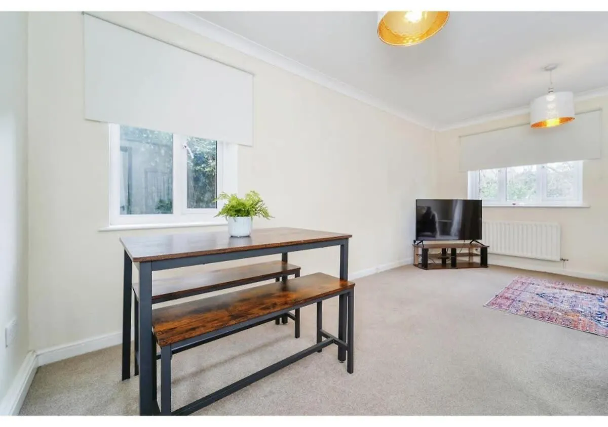 Charming Uxbridge 3Br Home With Parking Storbritannien