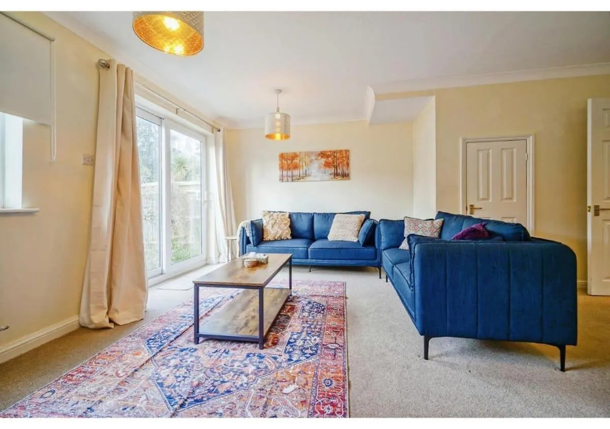 Charming Uxbridge 3Br Home With Parking Сasa de vacaciones