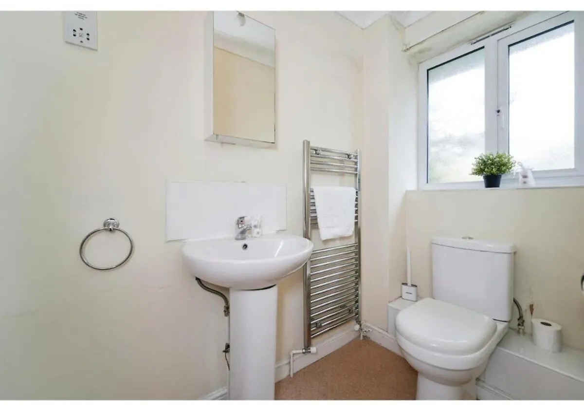 Charming Uxbridge 3Br Home With Parking 0*,